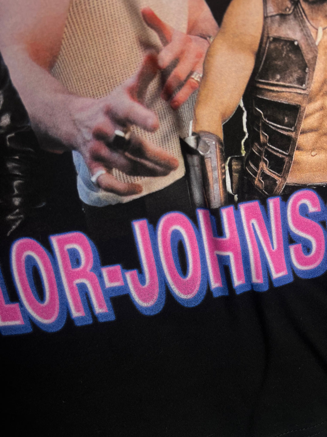 Aaron Taylor-Johnson tee medium (seconds)