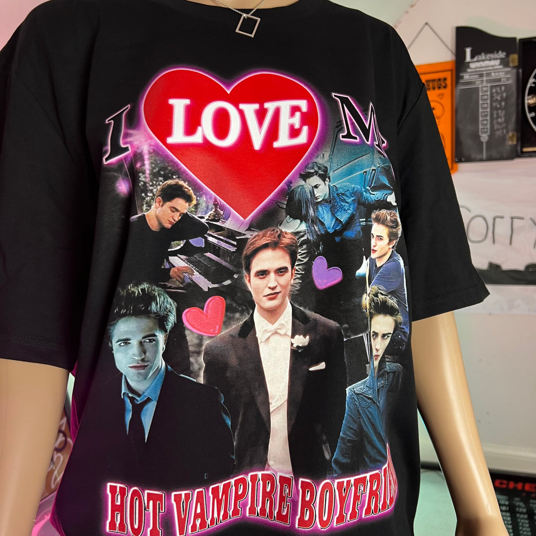 i love my hot vampire boyfriend (Edward) graphic T-shirt