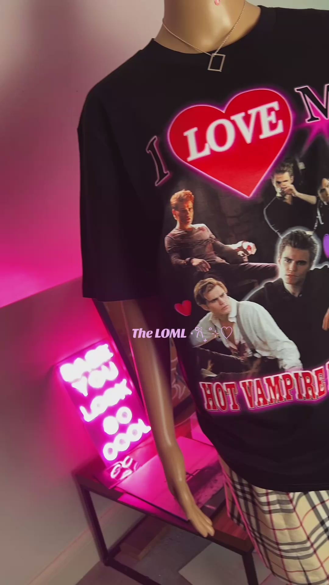 i love my hot vampire boyfriend (Stefan) graphic T-shirt